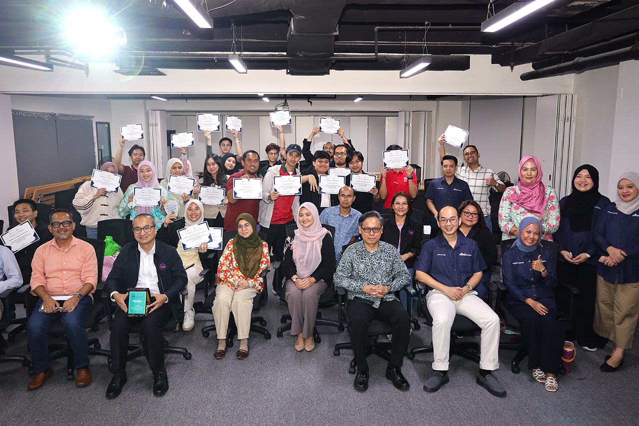 Sarawak Metro trains 33 staff in Mandarin for KUTS project collaboration