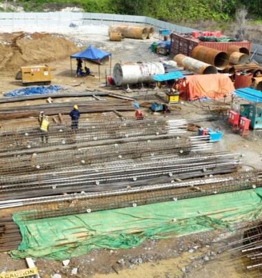 Construction on our Red Line alignment, stretching from Kuching Sentral to Pending, continues to focus on site clearing works and installation of hoarding walls at sites for our future ART stations