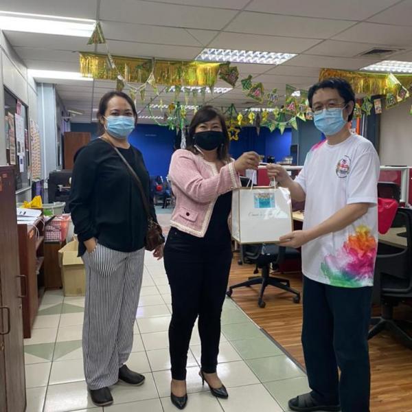 Hari Raya cakes distribution to media organisation