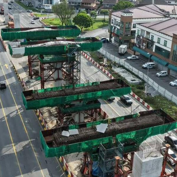 More piers and pier caps have been installed along Jalan Tun Jugah, with additional pier caps scheduled for installation over the next few days, marking steady progress in the construction of the elevated ART guideway along the KUTS’ Red Line. 