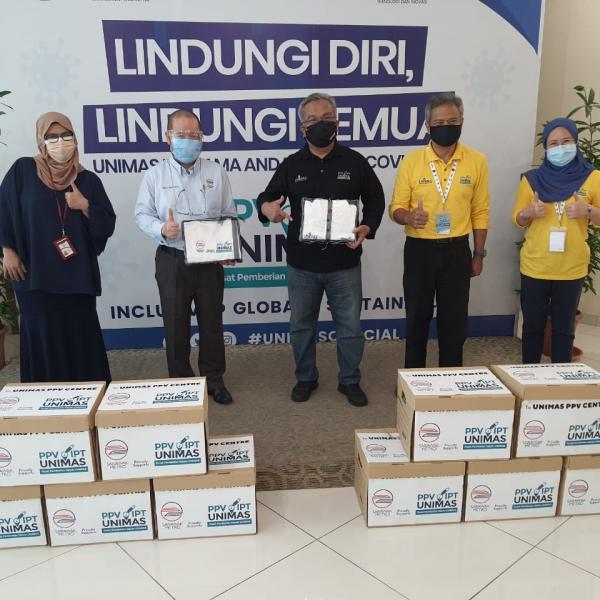 Showing our gratitude to the volunteers at the Universiti Malaysia Sarawak (UNIMAS) PPV