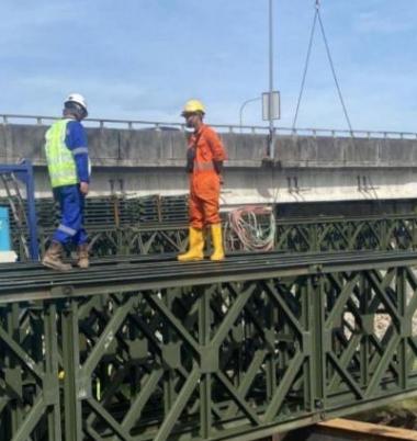 The work on temporary bridge crossing Sungai Kuap continues on with the completion of the foundation casting, which will be followed by the steel pipe piling and installation of the Bailey truss beams.
